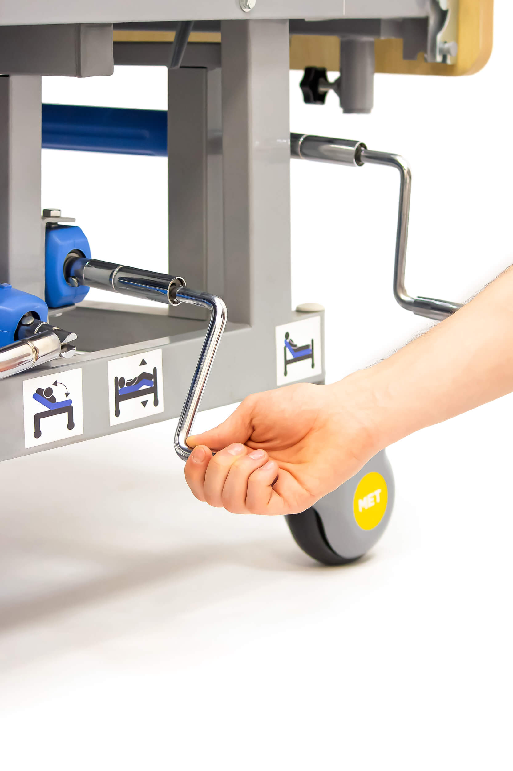 Кровать медицинская механическая MET REMEKS c увеличенным туалетным устройством. фото 4